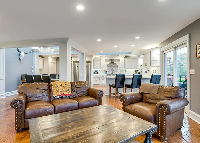 Spacious W/ Games, 4 Fireplaces, 5 Acres! Сasa de vacaciones