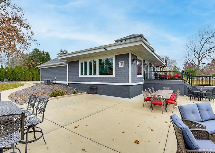 Spacious W/ Games, 4 Fireplaces, 5 Acres! *